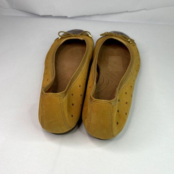 Clarks Tan and Brown Flats - Picture 7 of 9